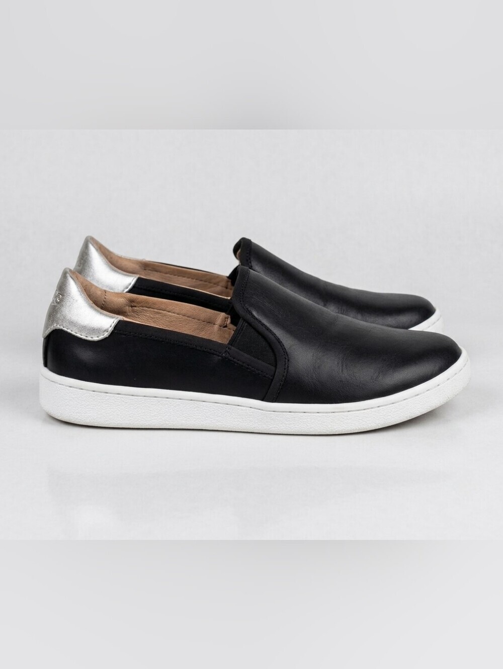 UGG Jass Black Silver Slip On Leather Sneakers 8 Preppy Casual Low Top Shoes Y2K